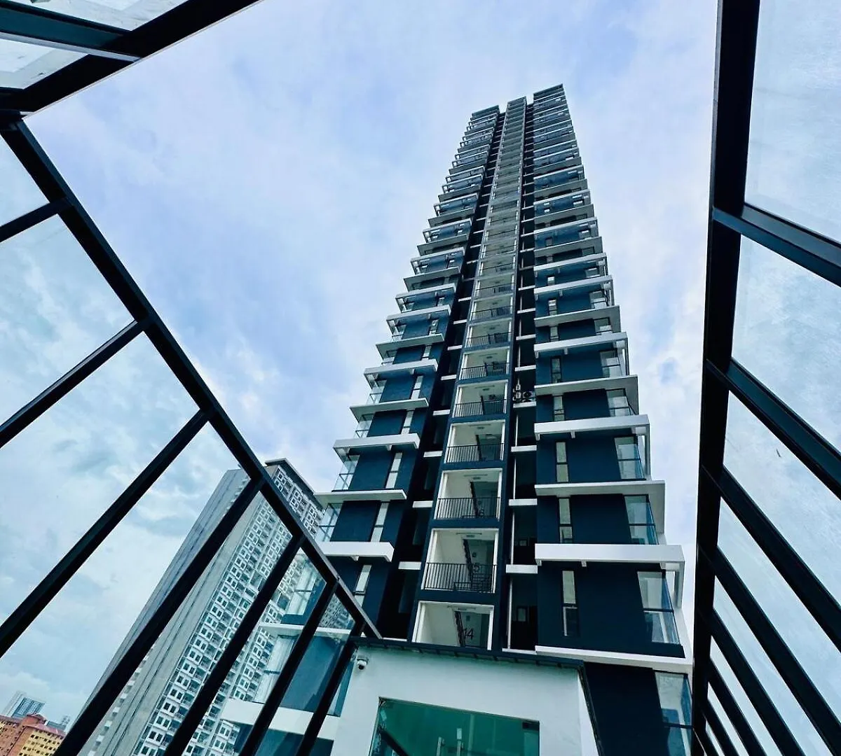 3Br-2Bath-Sea & City View New Condo In Georgetown 10Pax